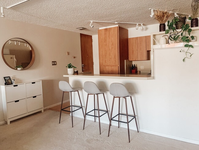 1050 N Corona St, Unit 116 in Denver, CO - Building Photo - Building Photo