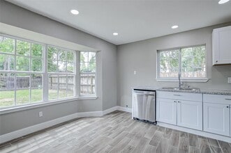 19 Ranch House Loop in Angleton, TX - Building Photo - Building Photo