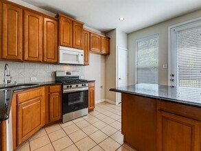 636 Gray Stone Ln in Richardson, TX - Building Photo - Building Photo