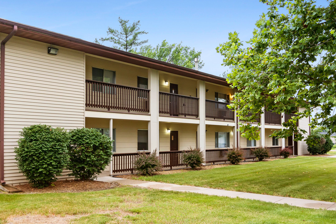 Melcher Park Apartments II in Melcher Dallas, IA - Foto de edificio