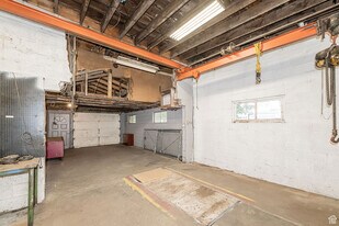 561 Beverly Ave, Unit Massive 1,562 Sq Ft Garag in Orem, UT - Building Photo
