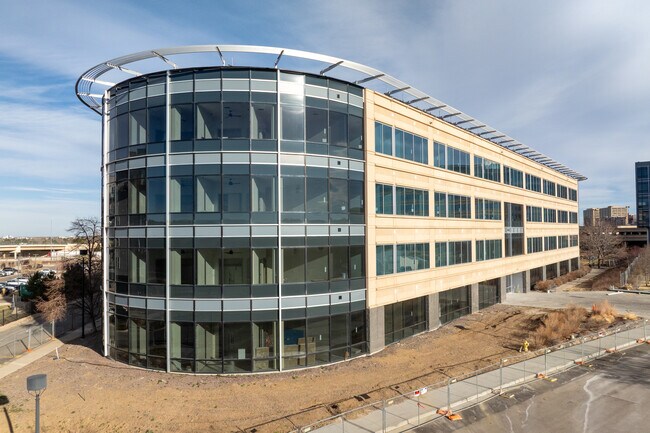 4340 S Monaco St in Denver, CO - Foto de edificio - Primary Photo