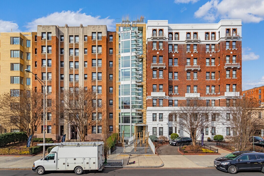 Tapies in Washington, DC - Building Photo