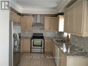 108 Hollywood Hill Cir in Vaughan, ON - Building Photo - Building Photo