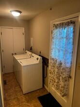 1026 N Jefferson St, Unit 1026 unit B in Lincoln, IL - Foto de edificio - Building Photo