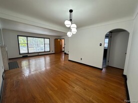 976 Beaconsfield Ave in Grosse Pointe Park, MI - Building Photo - Building Photo