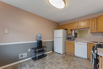 403 Red Crest Ln in Branchburg, NJ - Foto de edificio - Building Photo