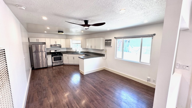 2821 1/2 S Sycamore Ave, Unit 2821 S. Sycamore Ave