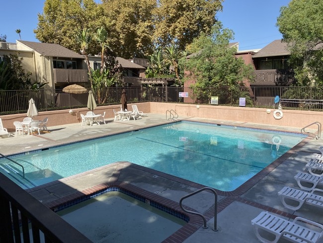 18350 Hatteras St, Unit 181 in Los Angeles, CA - Foto de edificio - Building Photo