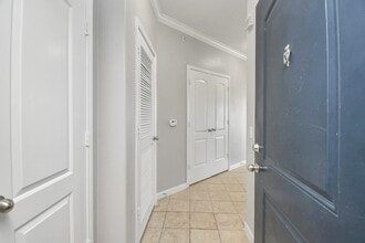 6777 Sommerall Dr in Houston, TX - Building Photo - Building Photo