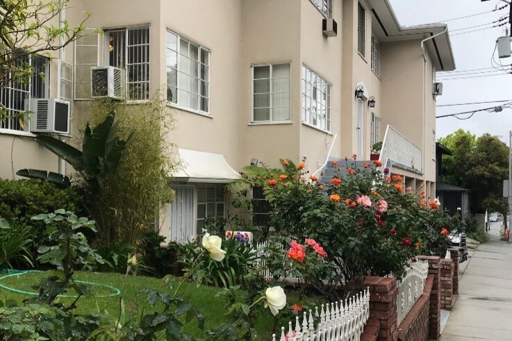 1128 N Sweetzer Ave in West Hollywood, CA - Building Photo