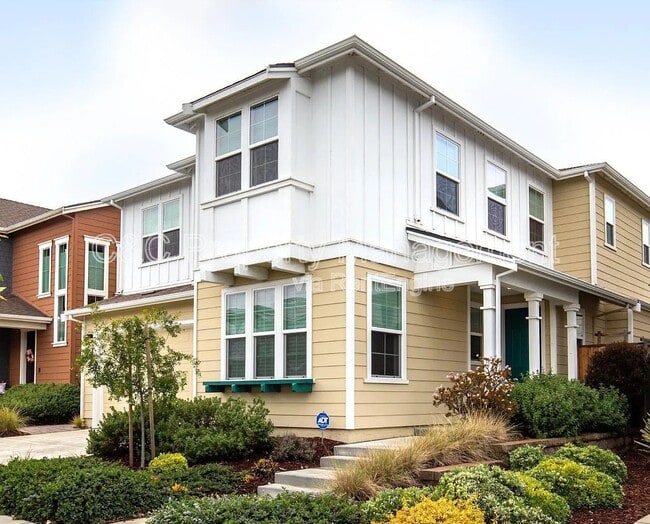 property at 2725 Parkview Wy