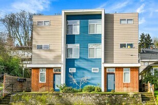 5201 Ravenna Ave NE in Seattle, WA - Building Photo