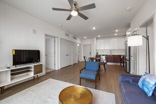 633 E Main St in Louisville, KY - Building Photo