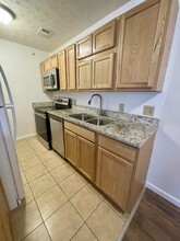 1081 S Broadway, Unit #301 in Lexington, KY - Building Photo - Building Photo