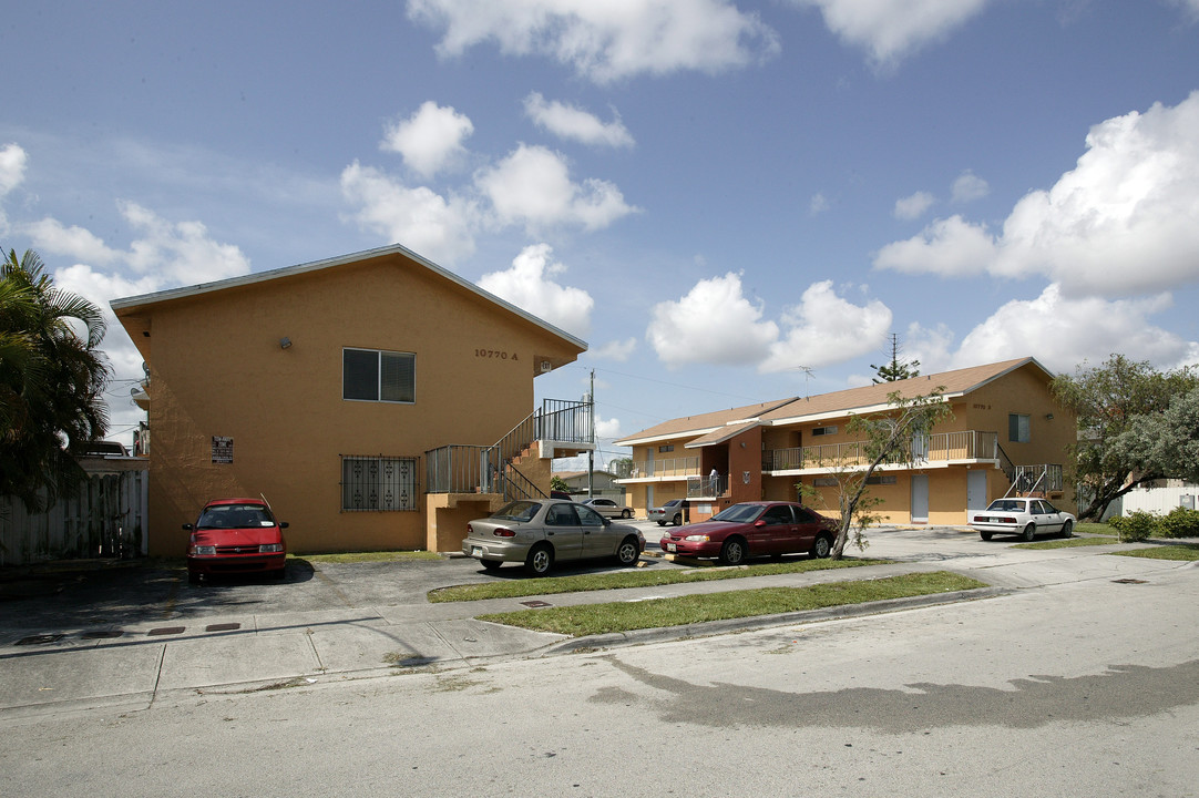 10770 SW 6th St in Miami, FL - Building Photo