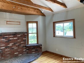 15 Radnor Rd, Unit 1 in Boston, MA - Foto de edificio - Building Photo