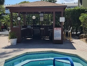 5321 NE 24th Ter, Unit 205 in Fort Lauderdale, FL - Foto de edificio - Building Photo