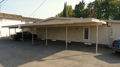 3389 E Sierra Madre Ave in Fresno, CA - Foto de edificio - Building Photo