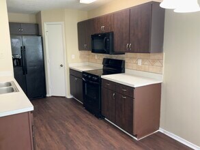 11106 3rd Ave E in Bradenton, FL - Foto de edificio - Building Photo