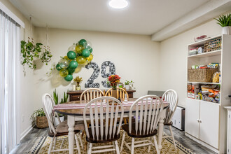 Clarkston Oaks Apartments in Clarkston, GA - Foto de edificio - Interior Photo