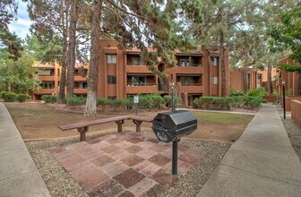 4704 E Paradise Village Pkwy N in Phoenix, AZ - Building Photo - Building Photo