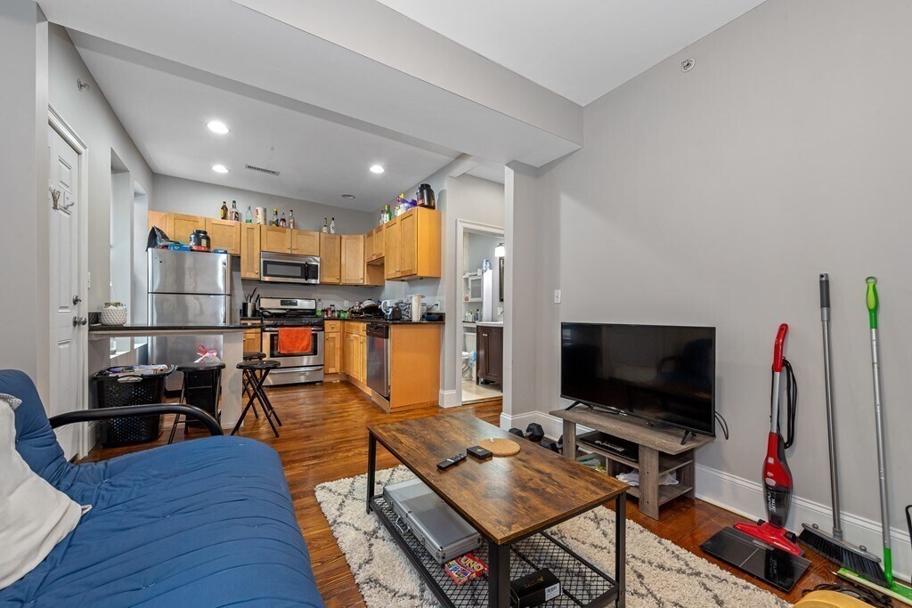 16 Sewall St, Unit 4 in Boston, MA - Building Photo