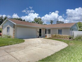 4300 Trout Dr SE in St. Petersburg, FL - Building Photo