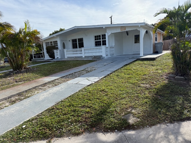 1430 NE 41st Dr in Pompano Beach, FL - Building Photo - Building Photo