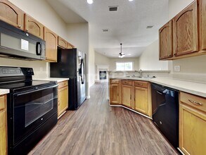 8227 Stelling Dr in Jacksonville, FL - Foto de edificio - Building Photo