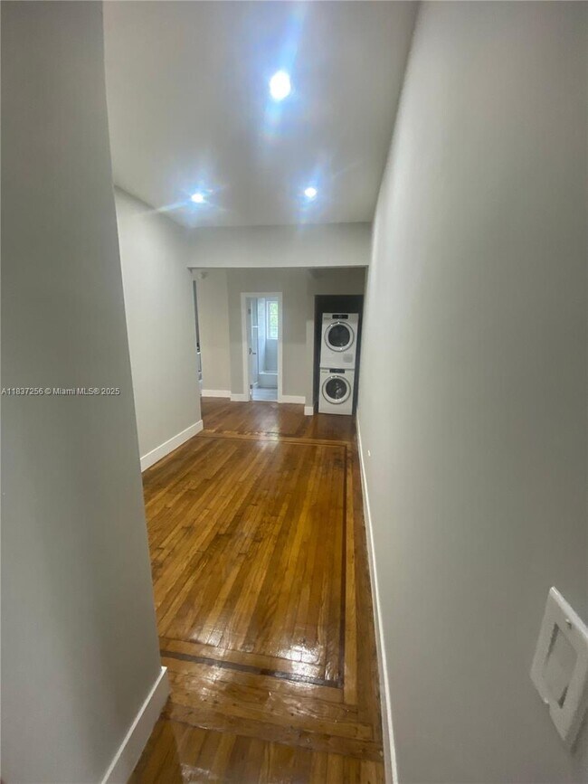 320 25th St in Miami Beach, FL - Building Photo - Building Photo