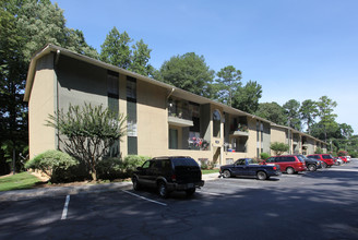 Royale Apartment in Atlanta, GA - Building Photo - Building Photo