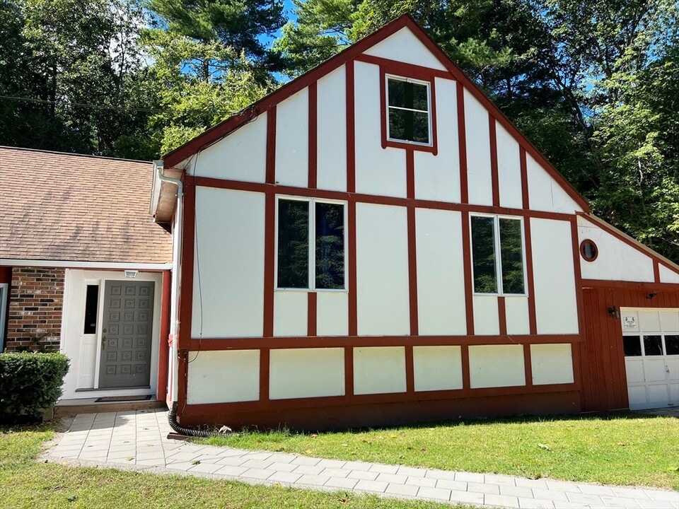 120 Bond Rd in Charlton, MA - Building Photo
