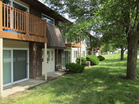 Woodcrest Apartments in Hiawatha, IA - Building Photo - Building Photo