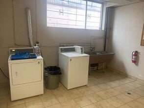 215 Jackson St W in Hamilton, ON - Building Photo - Building Photo