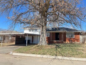 205 W Coe Dr in Midwest City, OK - Building Photo - Building Photo