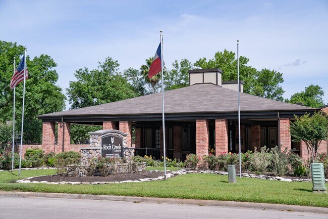 200 Hollow Tree Ln in Houston, TX - Building Photo - Building Photo
