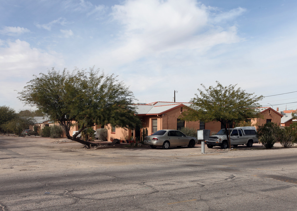 Las Casitas Apartments in Tucson, AZ - Building Photo