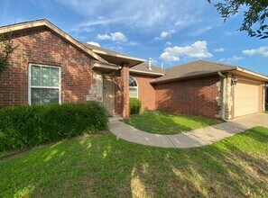 7916 Breezewood Dr in Oklahoma City, OK - Building Photo - Building Photo
