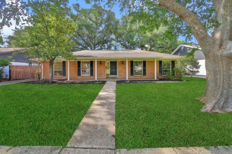 5506 Braesvalley Dr in Houston, TX - Building Photo