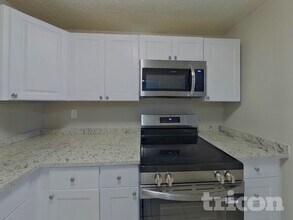 10002 N 24th St in Tampa, FL - Building Photo - Building Photo