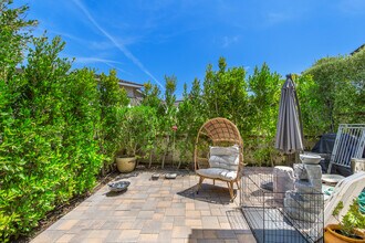 20 Grenada Ct in Manhattan Beach, CA - Building Photo - Building Photo