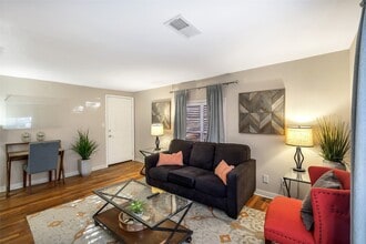 4808 Woodhead St in Houston, TX - Building Photo - Building Photo