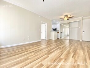 1327 N Sierra Bonita Ave, Unit 210 in Los Angeles, CA - Building Photo - Building Photo