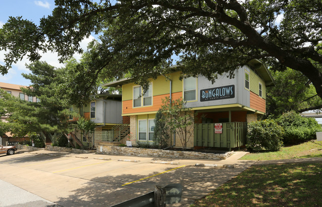 The Bungalows at Fort Acres in Austin, TX - Foto de edificio - Building Photo