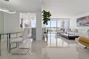 18081 Biscayne Blvd in Aventura, FL - Building Photo