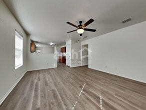 1995 Kickapoo Trl in Heartland, TX - Building Photo - Building Photo