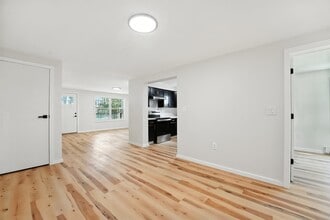 338-340-340 Halladay St in Jersey City, NJ - Building Photo - Building Photo