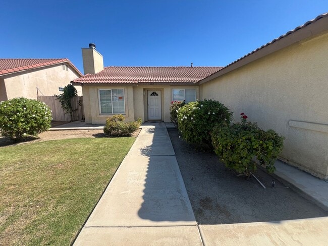 4205 Serene Oak Dr in Bakersfield, CA - Building Photo - Building Photo