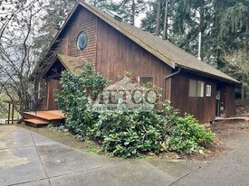 212-212A Crest Dr in Eugene, OR - Building Photo